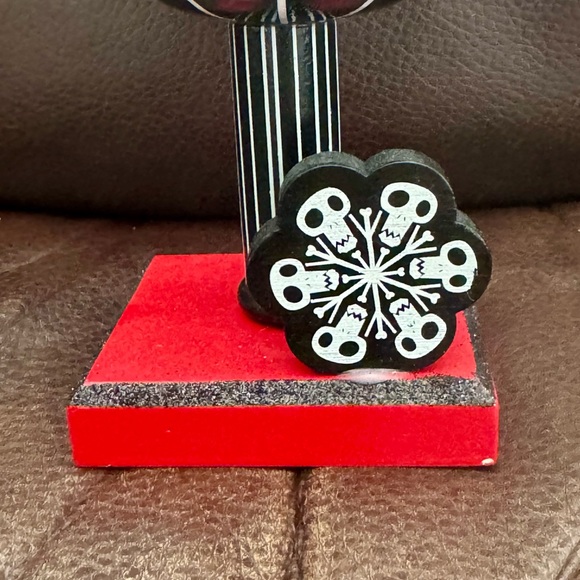 The Mayor with Candy Cane Wooden Nutcracker Disney A Nightmare Before Christmas - Picture 6 of 15